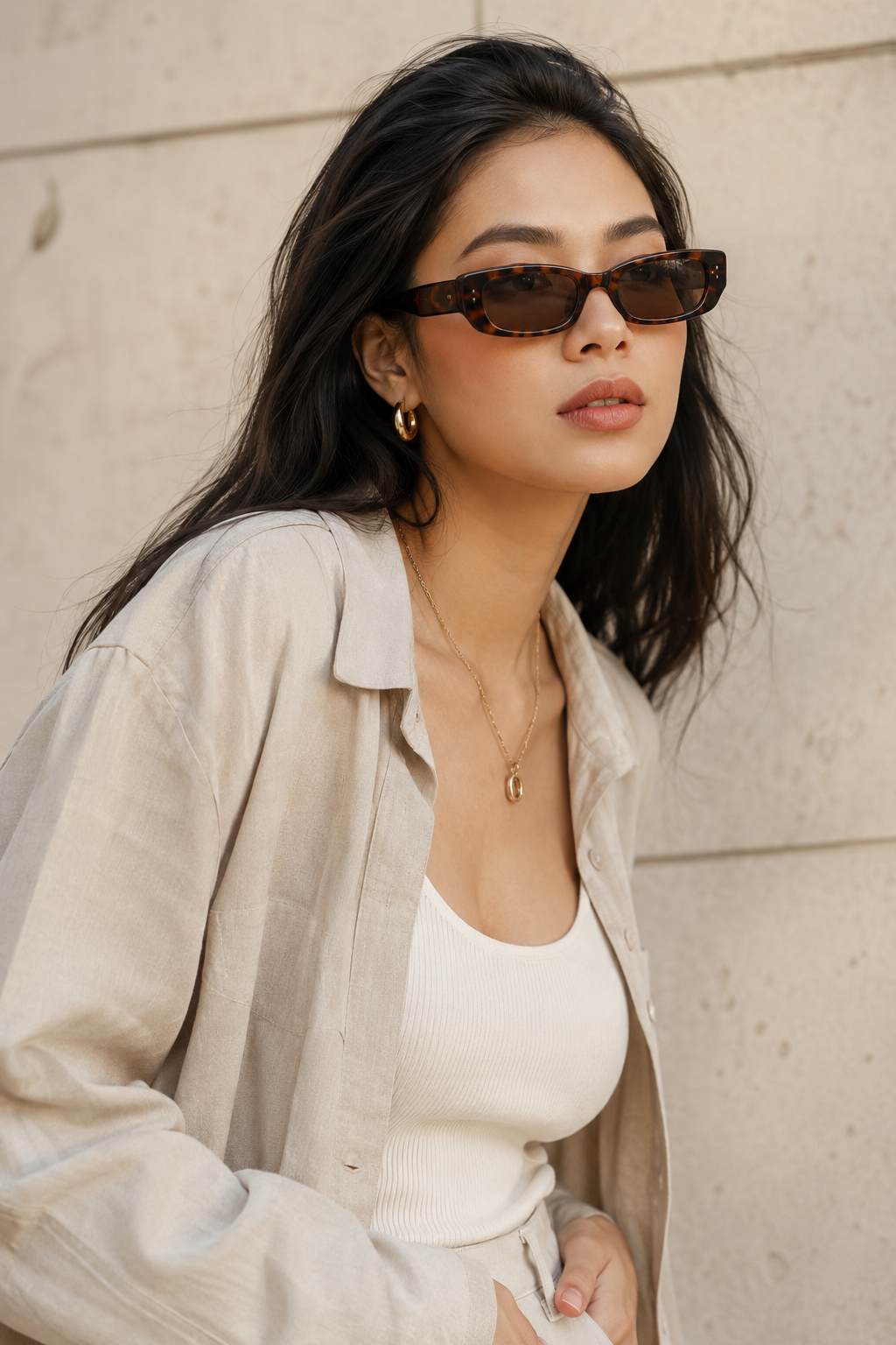 Model memakai Nadira